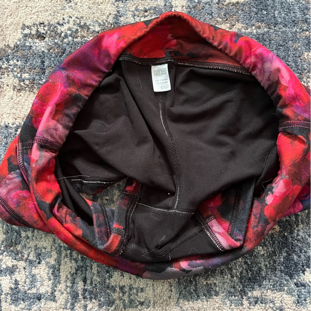 Fleo Dark Red Roses - Picture 3 of 3